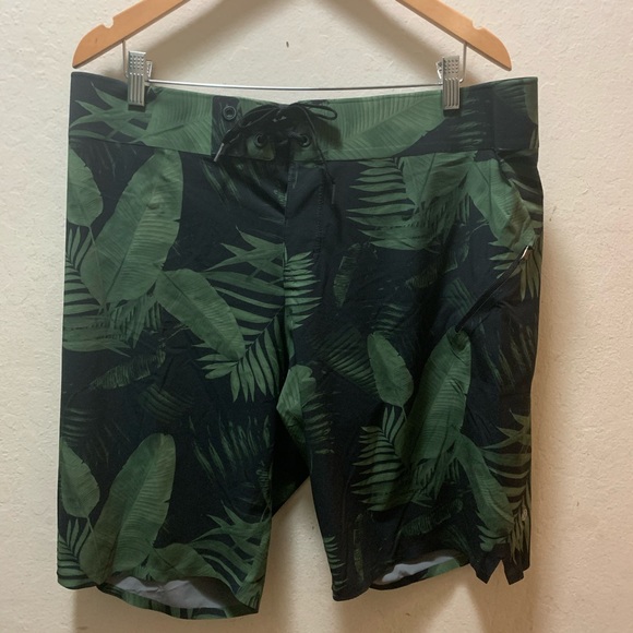 lululemon athletica Other - 🎉Host Pick 🎉Lululemon Current State Board Short